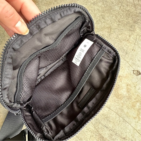 Lulu Black Belt Bag - Picture 5 of 6